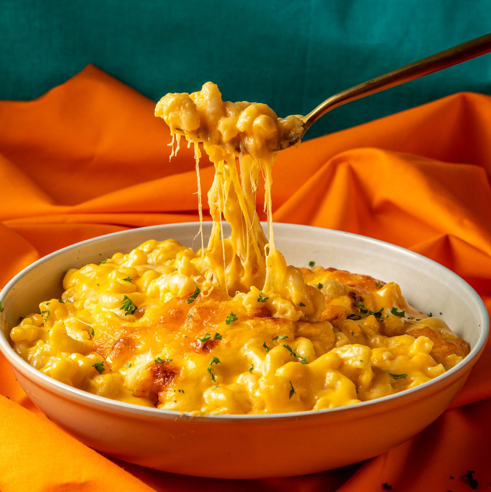 Mac & Jeeze™ — plant-based mac and cheese with cheese pull